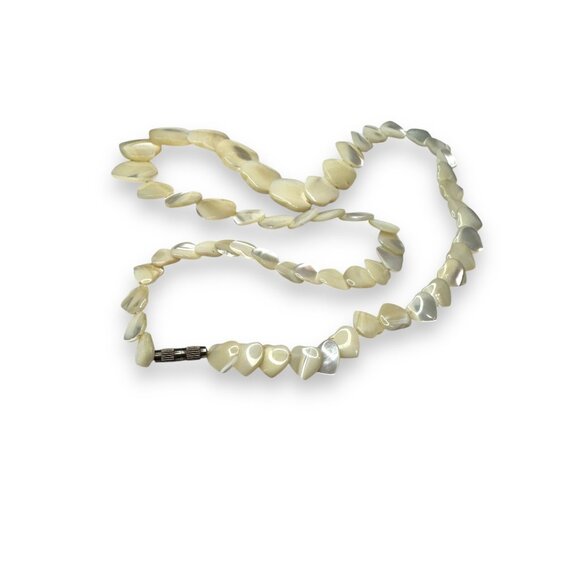 Vintage Heart-Shaped Mother Of Pearl Necklace With Barrel Clasp 22" Long - Picture 3 of 4